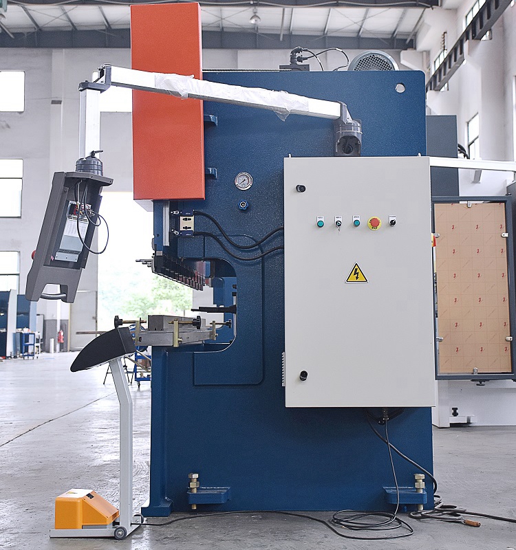 100t Cnc Metal Bending Machines, 3200 Mm Cnc Sheet Press Brake With E21 100t CNC ohýbačky kovov, 3200 mm CNC ohraňovací lis s E21