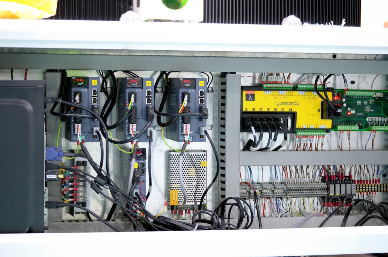 1500*3000mm 500w Racuys Or Ipg Fiber Laser Cutting Machine 1500*3000mm 500w Racuys alebo Ipg vláknový laserový rezací stroj