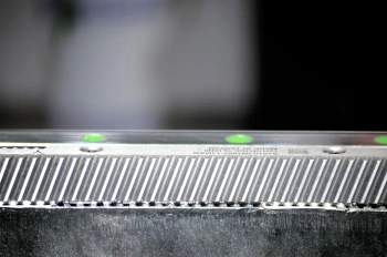 1500*3000mm 500w Racuys Or Ipg Fiber Laser Cutting Machine 1500*3000mm 500w Racuys alebo Ipg vláknový laserový rezací stroj