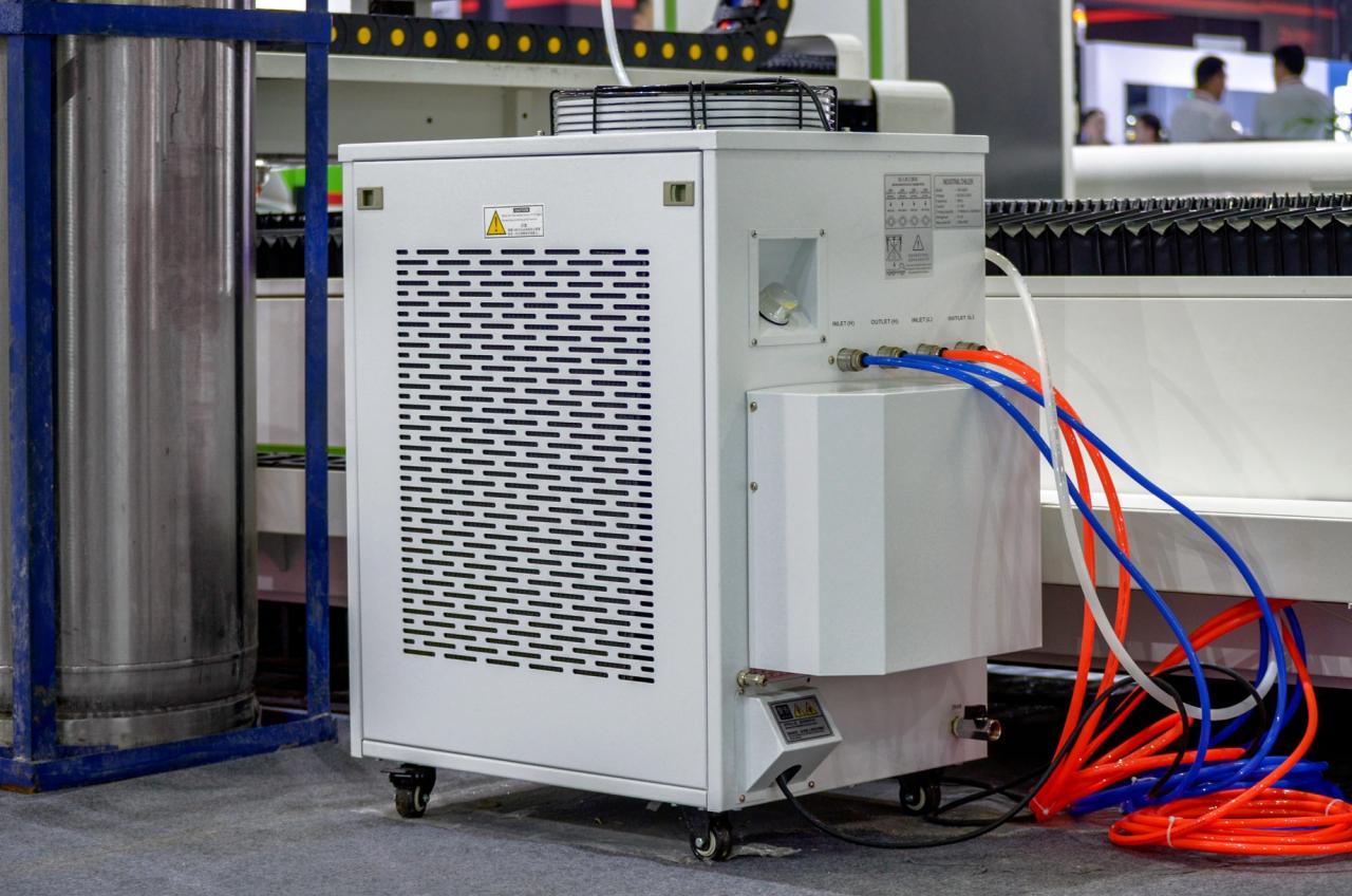 1500*3000mm 500w Racuys Or Ipg Fiber Laser Cutting Machine 1500*3000mm 500w Racuys alebo Ipg vláknový laserový rezací stroj