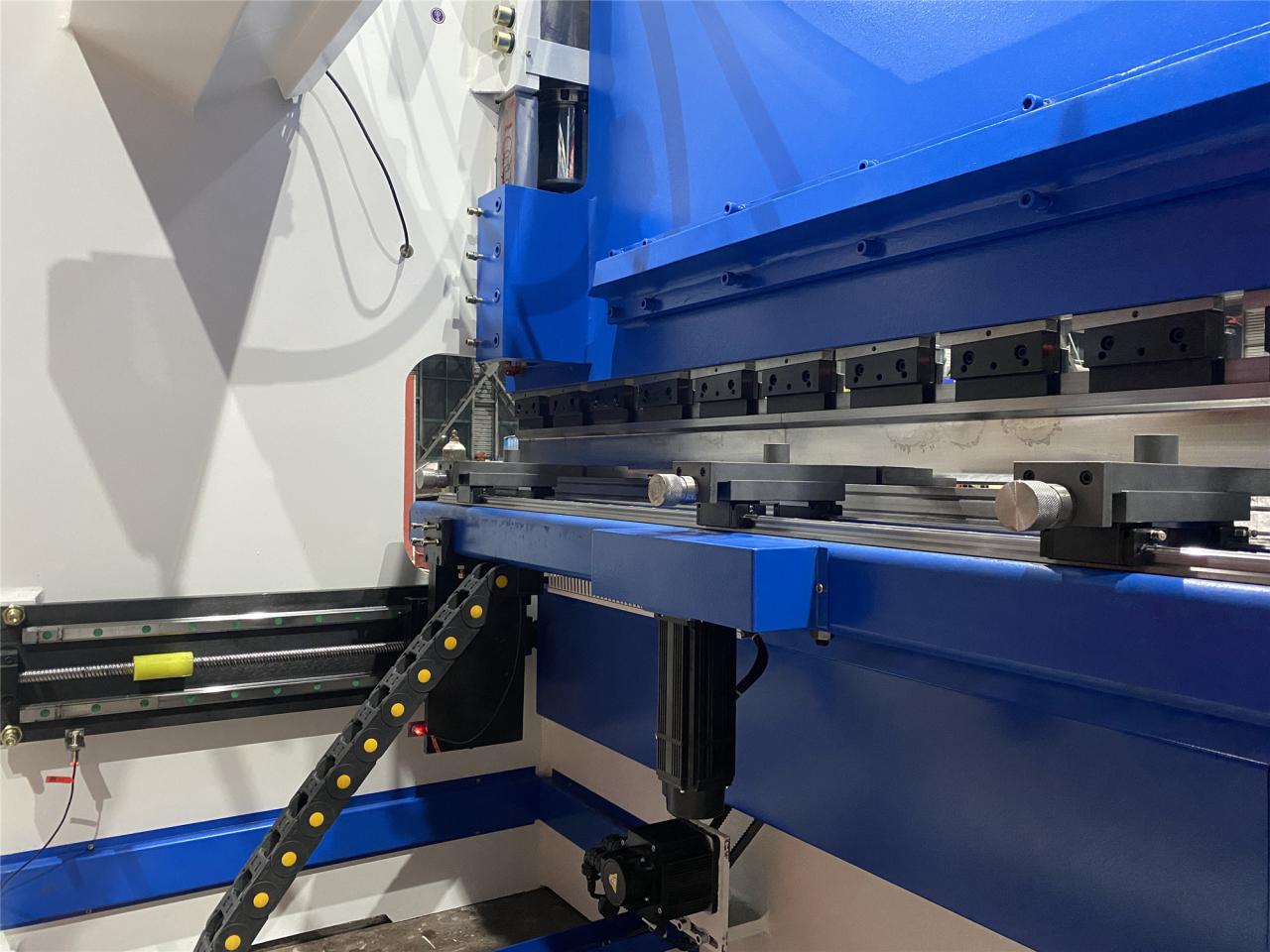 160t-4000 4-axis Cnc Hydraulic Bending Machine Press Brake 160t-4000 4-osový CNC ohýbací lis Hydraulický ohýbací stroj