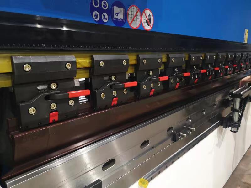 160t-4000 4-axis Cnc Hydraulic Bending Machine Press Brake 160t-4000 4-osový CNC ohýbací lis Hydraulický ohýbací stroj