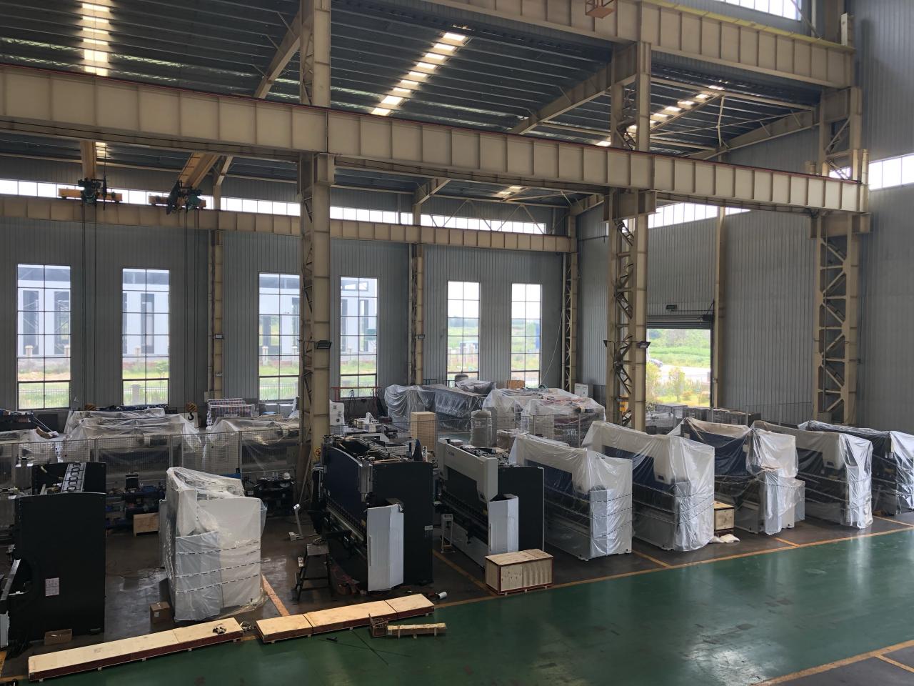 16mm Hydraulic Guillotine Shearing Machine For Sheet Metal Cutting 6 Meters 16mm Hydraulické gilotínové nožnice na rezanie plechu 6 metrov