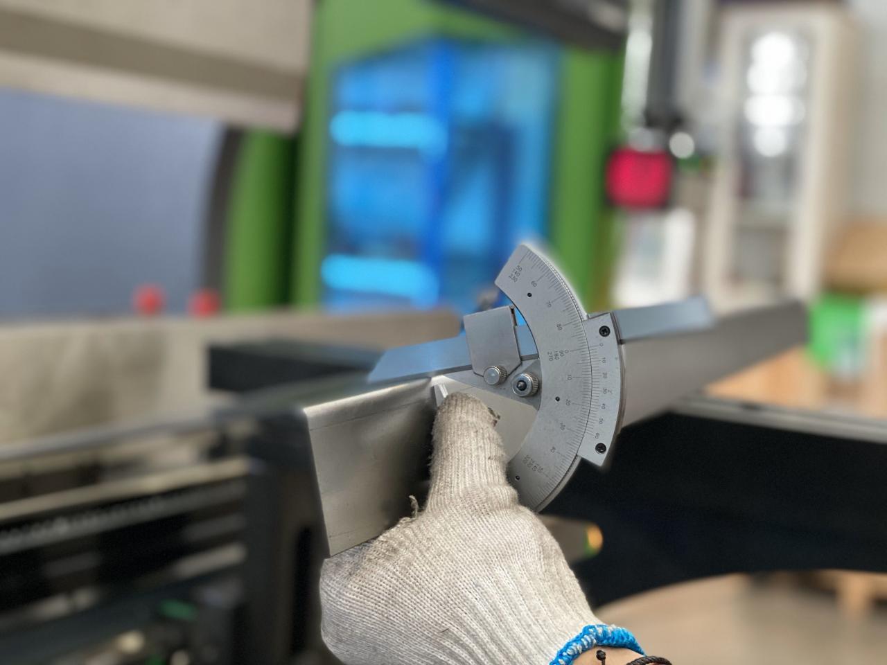 16mm Hydraulic Guillotine Shearing Machine For Sheet Metal Cutting 6 Meters 16mm Hydraulické gilotínové nožnice na rezanie plechu 6 metrov