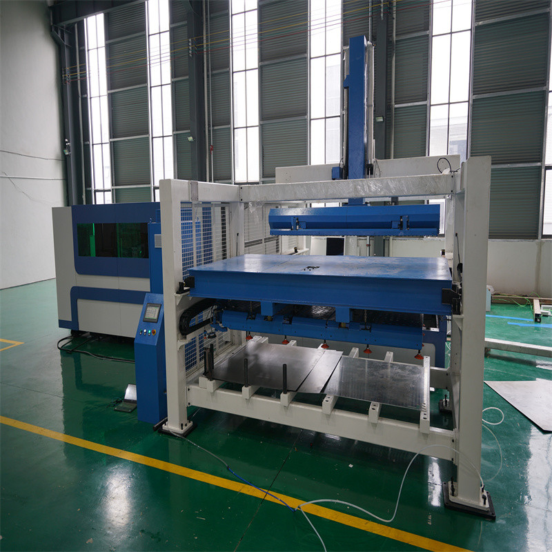 1kw 1,5kw 2kw vláknový laserový rezací stroj na rezanie plechu 3000x1500mm