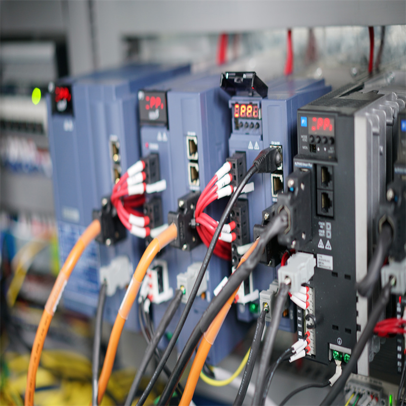 3015 1500x3000 Laserový rezací stroj na hliníkové vlákna Priemyselné laserové zariadenie