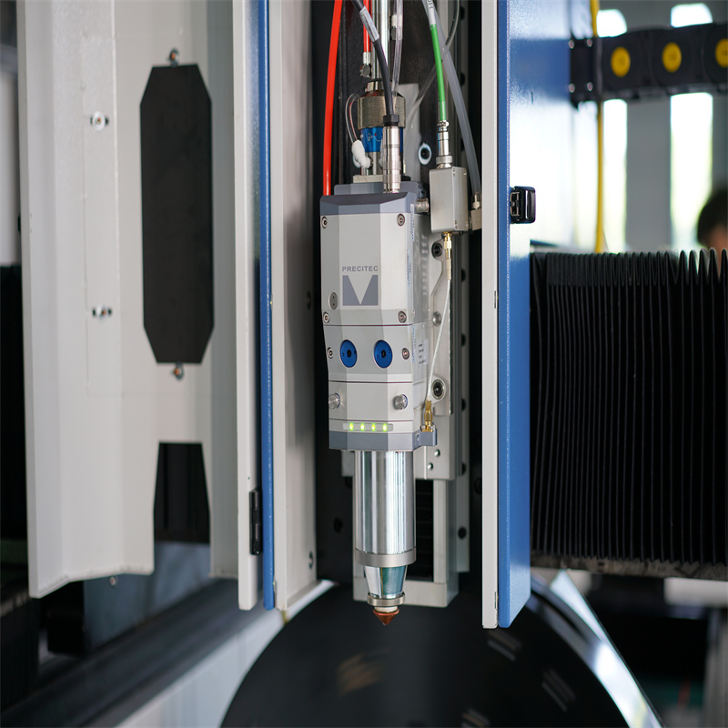 3015 1500x3000 Laserový rezací stroj na hliníkové vlákna Priemyselné laserové zariadenie