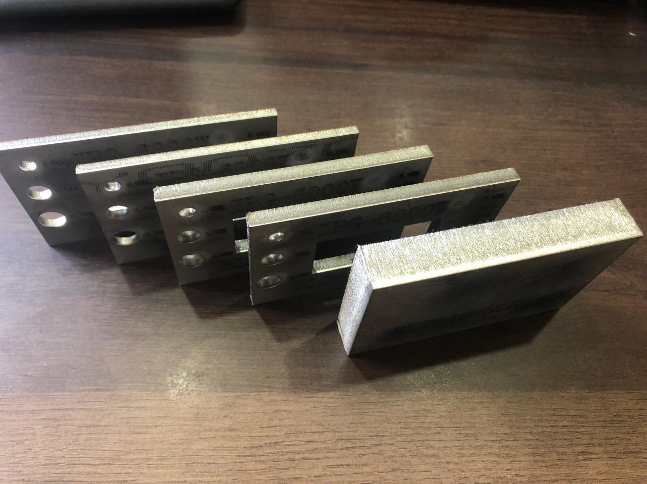 3015 4015 1kw To 6kw Cnc Fiber Laser Cutting Machine Raycus Laser Power 3015 4015 1kw až 6kw CNC vláknový laserový rezací stroj Raycus Laser Power