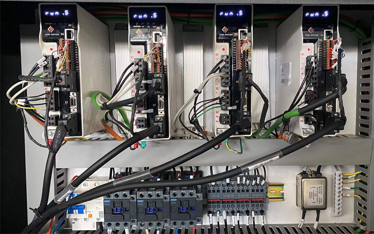 3015 Fiber Laser Cutting Machine For High-Speed Cutting Of 1-6mm Metal Materials 3015 Vláknový laserový rezací stroj na vysokorýchlostné rezanie 1-6 mm kovových materiálov