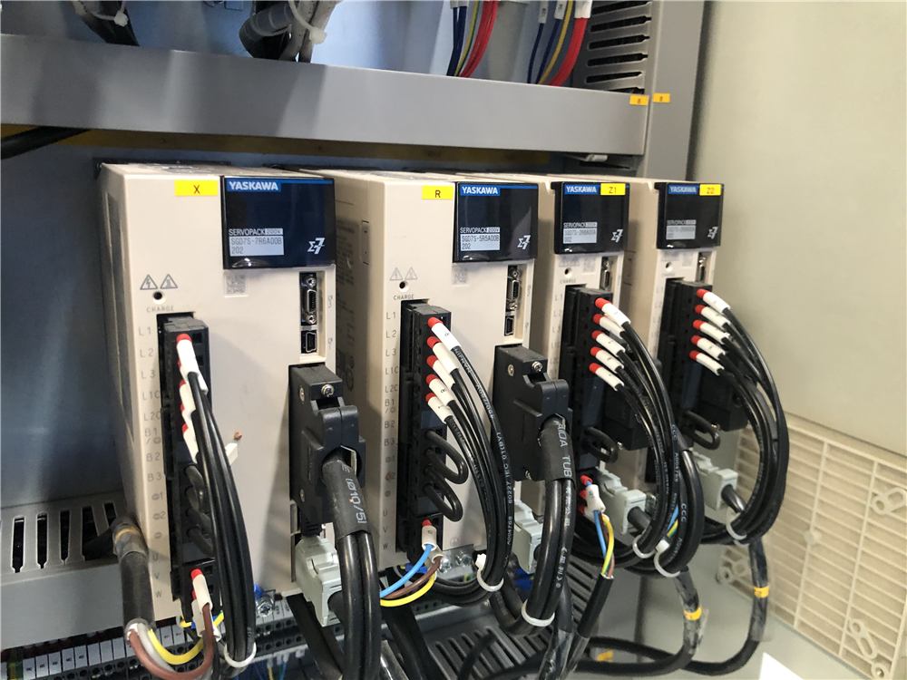 3+1 Axis Cnc Hydraulic Press Brake With Esa System 3+1 osový CNC hydraulický ohraňovací lis so systémom Esa