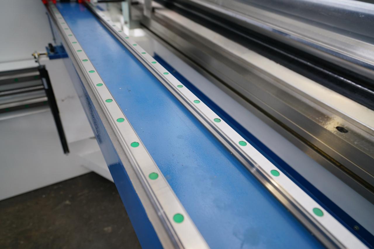 4 Axis Cnc Tandem Press Brake With Delem Da58t 2d Graphical Controller 4-osový CNC tandemový ohraňovací lis s 2d grafickým ovládačom Delem Da58t