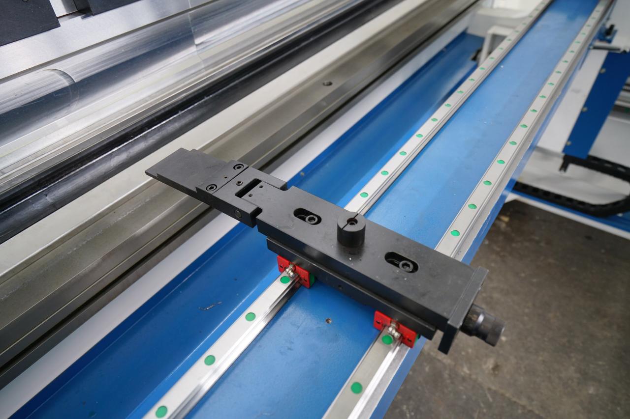 4 Axis Cnc Tandem Press Brake With Delem Da58t 2d Graphical Controller 4-osový CNC tandemový ohraňovací lis s 2d grafickým ovládačom Delem Da58t