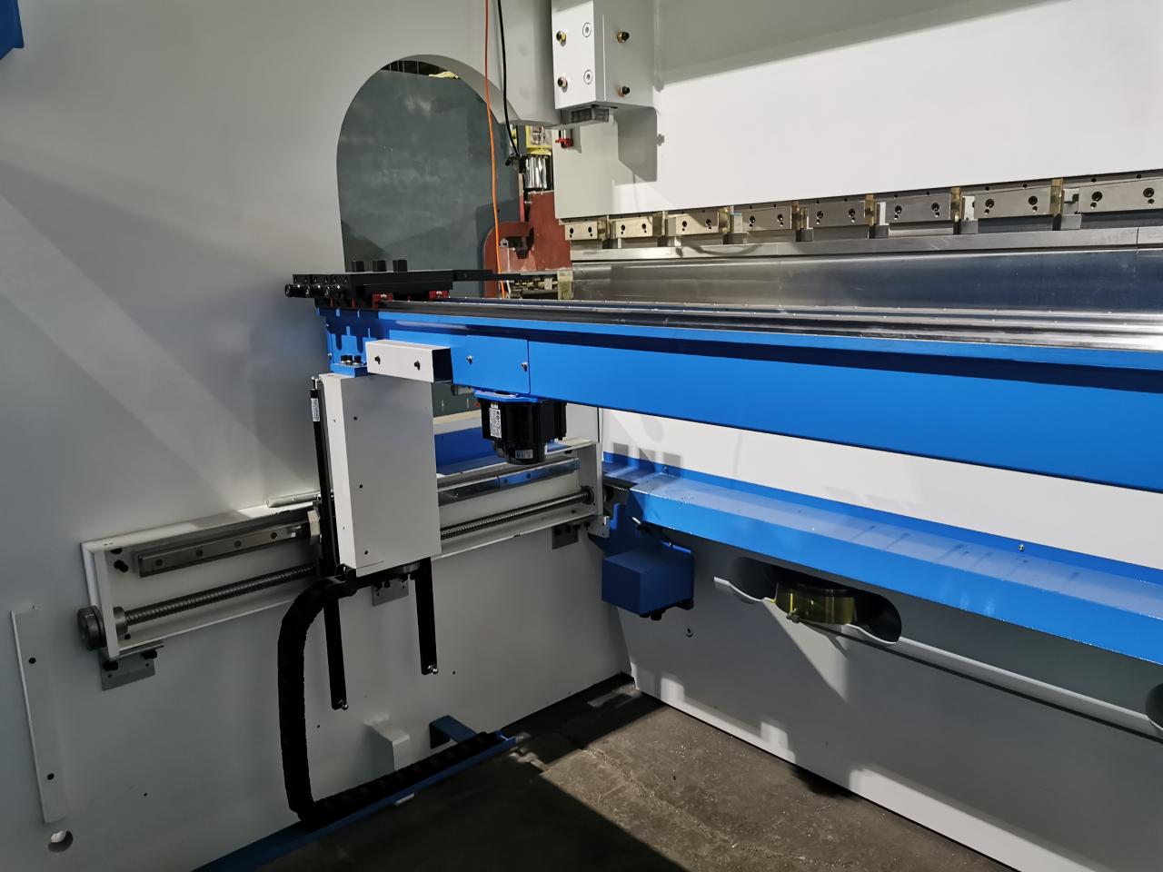 4 Axis Cnc Tandem Press Brake With Delem Da58t 2d Graphical Controller 4-osový CNC tandemový ohraňovací lis s 2d grafickým ovládačom Delem Da58t