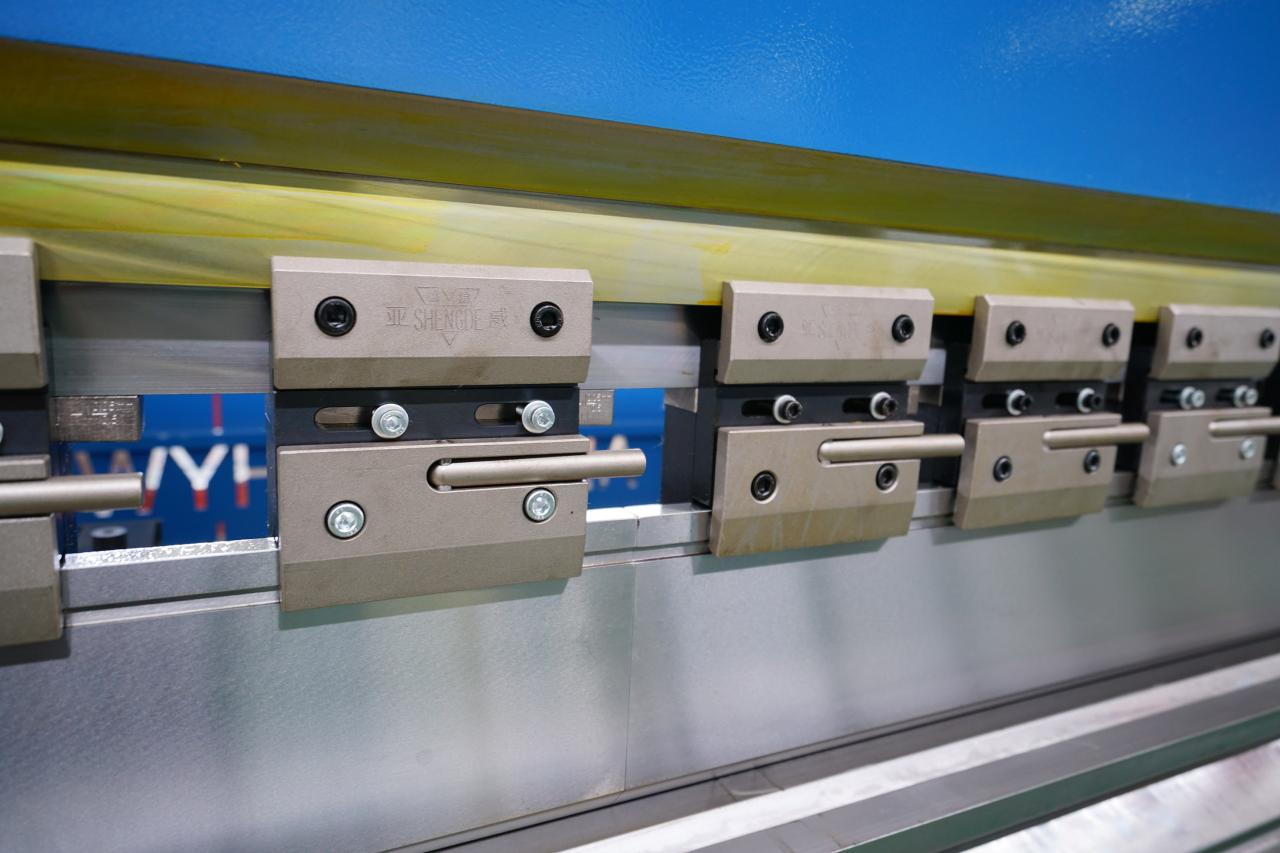 4 Axis Cnc Tandem Press Brake With Delem Da58t 2d Graphical Controller 4-osový CNC tandemový ohraňovací lis s 2d grafickým ovládačom Delem Da58t