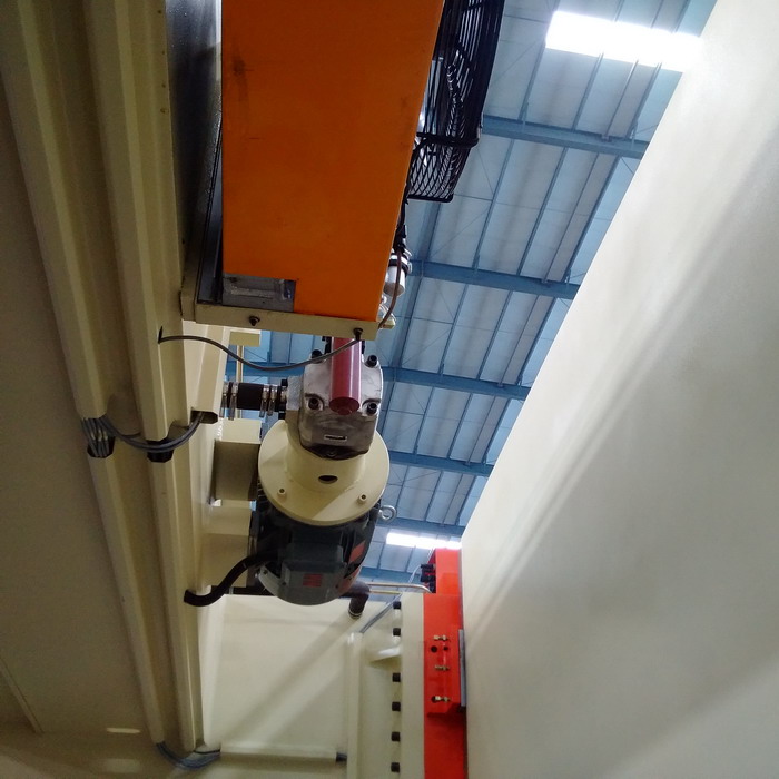 4 Axis Cnc Tandem Press Brake With Delem Da58t 2d Graphical Controller 4-osový CNC tandemový ohraňovací lis s 2d grafickým ovládačom Delem Da58t