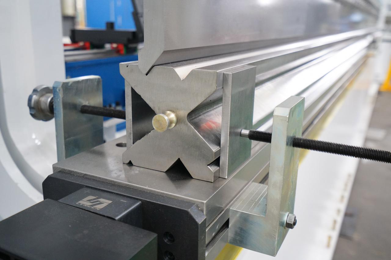 4 Axis Cnc Tandem Press Brake With Delem Da58t 2d Graphical Controller 4-osový CNC tandemový ohraňovací lis s 2d grafickým ovládačom Delem Da58t