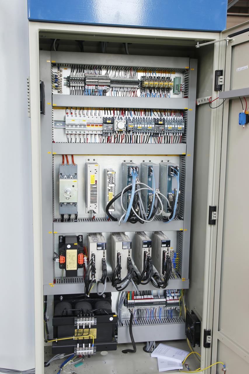 4 Axis Cnc Tandem Press Brake With Delem Da58t 2d Graphical Controller 4-osový CNC tandemový ohraňovací lis s 2d grafickým ovládačom Delem Da58t