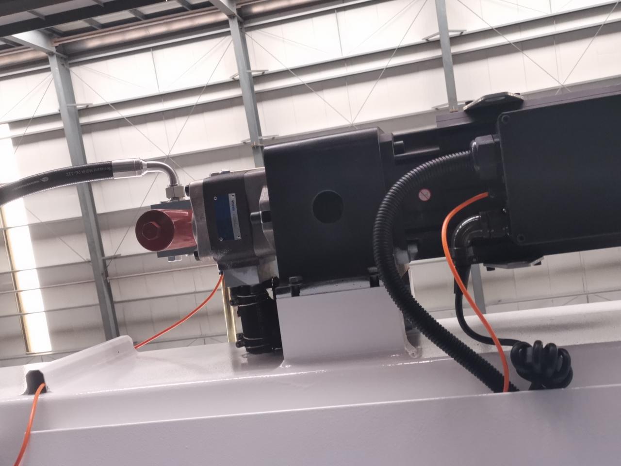 4 Axis Cnc Tandem Press Brake With Delem Da58t 2d Graphical Controller 4-osový CNC tandemový ohraňovací lis s 2d grafickým ovládačom Delem Da58t