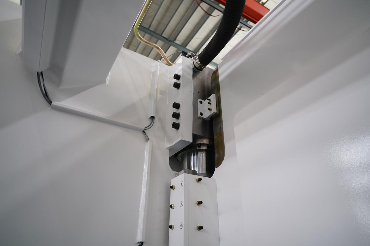 4 Axis Cnc Tandem Press Brake With Delem Da58t 2d Graphical Controller 4-osový CNC tandemový ohraňovací lis s 2d grafickým ovládačom Delem Da58t