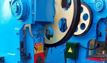 400 Ton Small Pneumatic Power Punch Press Mechanical Eccentric Punching Machine 400-tonový malý pneumatický výkonný dierovací lis Mechanický excentrický dierovací stroj