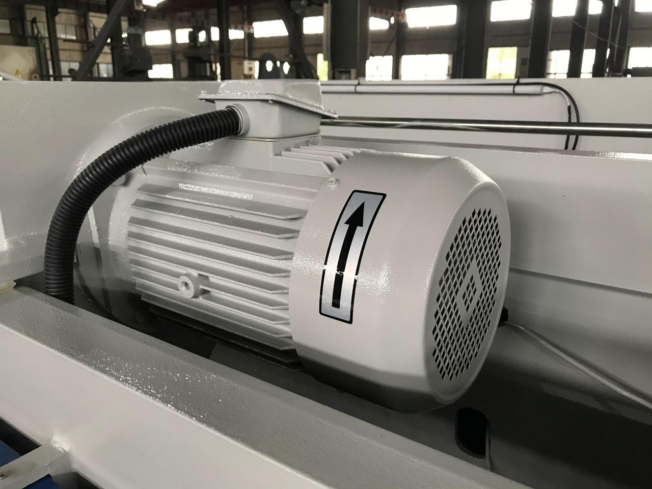 4mm Oem Qc11y-8x3200 Nc Hydraulic Guillotine Guillotine Shearing Machine 4mm Oem Qc11y-8x3200 Nc Hydraulická gilotína Gilotínové nožnice