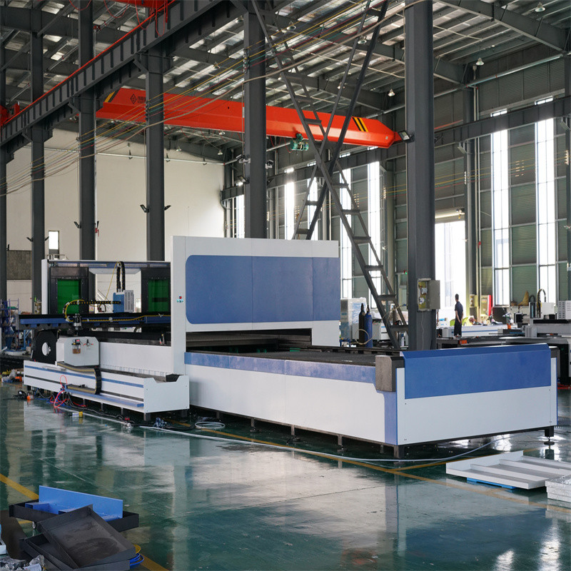 500W 1500W 4kw vláknový laserový rezací stroj na plech laserová rezačka 2000Watt 3kw