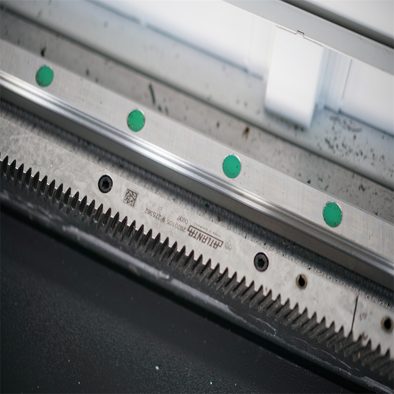 500W 1500W 4kw vláknový laserový rezací stroj na plech laserová rezačka 2000Watt 3kw