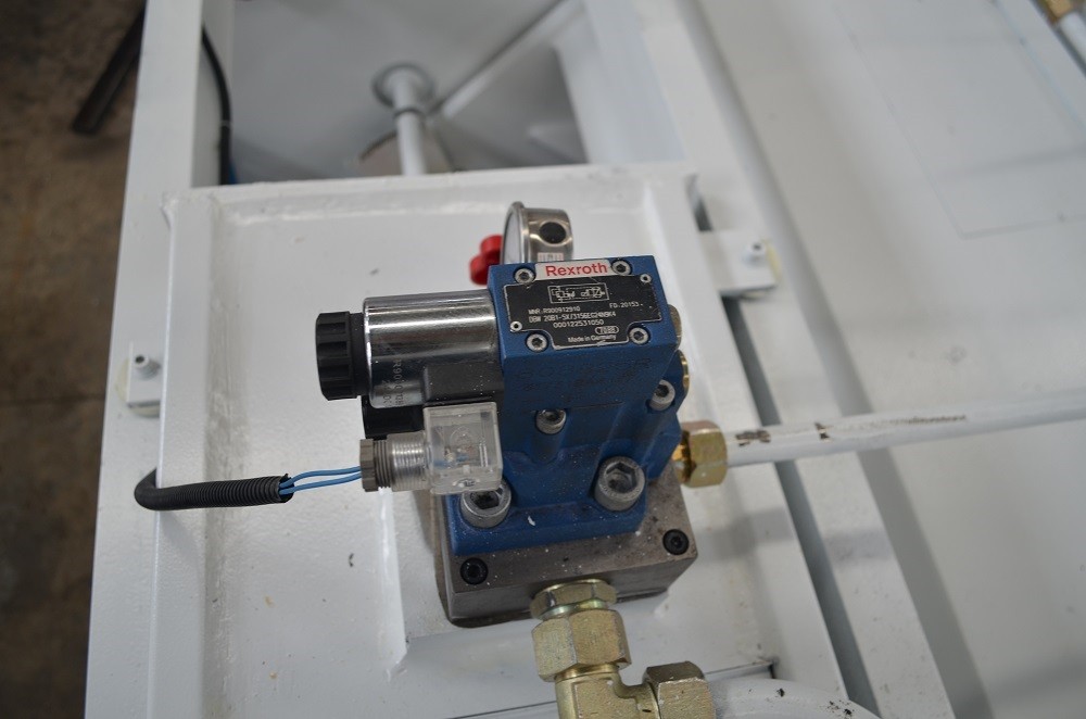 6*3200mm Guillotine Shears Metal Shear Hydraulic Iron Sheet Cutting Shearing Machine 6 * 3200 mm gilotínové nožnice na nožnice na kov Hydraulické nožnice na rezanie železných plechov