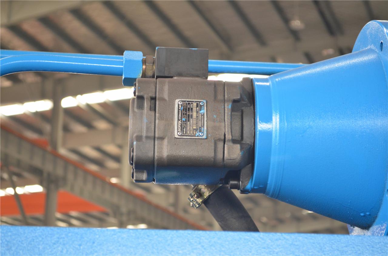 6*3200mm Guillotine Shears Metal Shear Hydraulic Iron Sheet Cutting Shearing Machine 6 * 3200 mm gilotínové nožnice na nožnice na kov Hydraulické nožnice na rezanie železných plechov