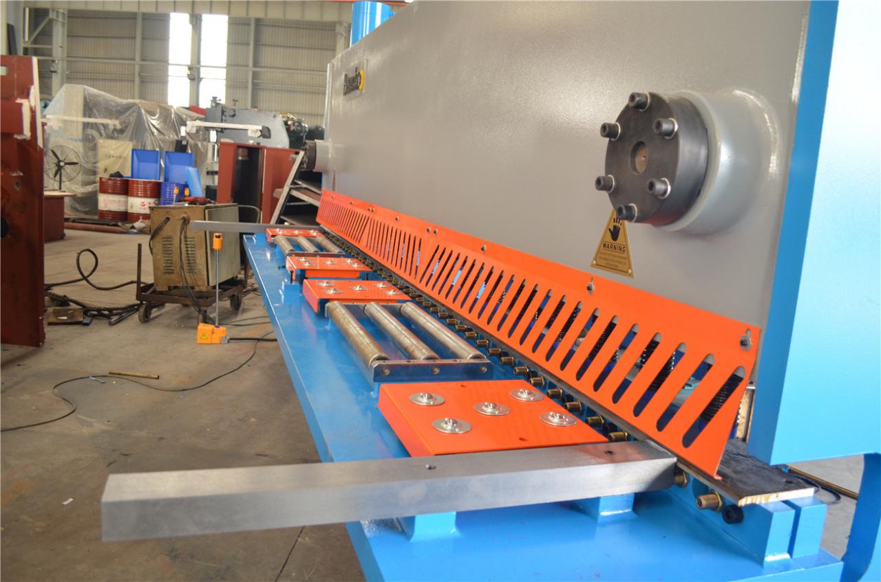 6*3200mm Guillotine Shears Metal Shear Hydraulic Iron Sheet Cutting Shearing Machine 6 * 3200 mm gilotínové nožnice na nožnice na kov Hydraulické nožnice na rezanie železných plechov