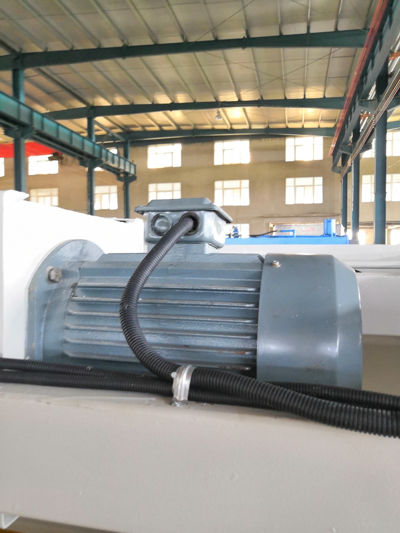 6mm Q11 Electric Sheet Plate Shearing Machine 8 Feet Sheet Metal Shearing Machine Elektrický stroj na strihanie plechu 6 mm Q11 8-stopový stroj na strihanie plechu