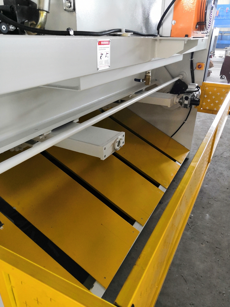 6mm Q11 Electric Sheet Plate Shearing Machine 8 Feet Sheet Metal Shearing Machine Elektrický stroj na strihanie plechu 6 mm Q11 8-stopový stroj na strihanie plechu