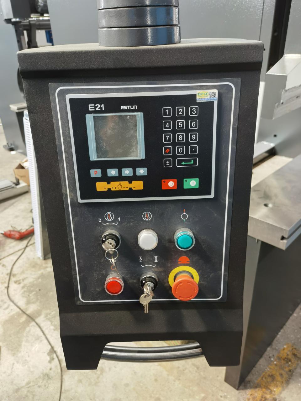 Stroj na rezanie plechu z nehrdzavejúcej ocele 6x3200 mm, automatický stroj na strihanie plechu