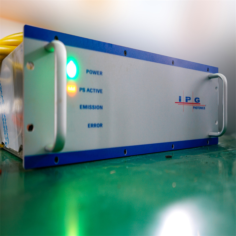 CNC stroj na rezanie plechových vlákien laserom