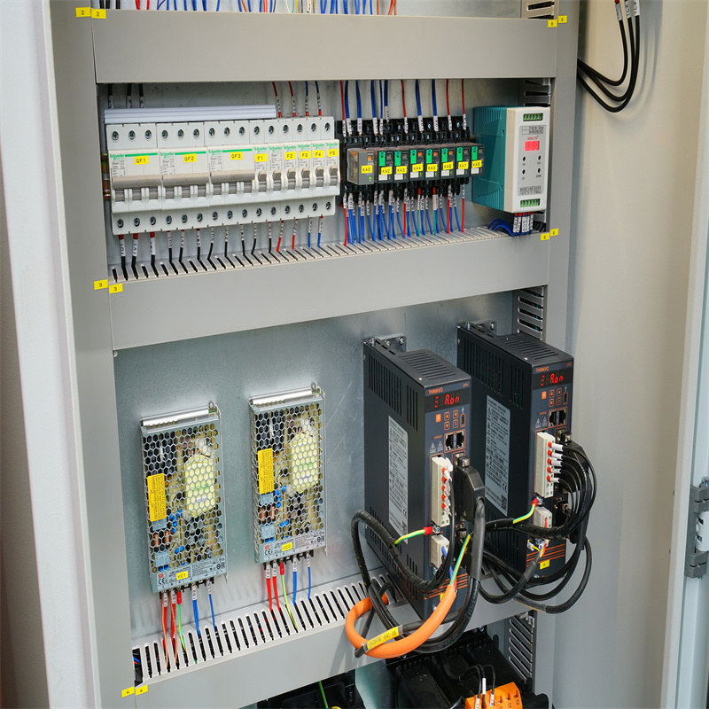 Vysoko kvalitná ohýbačka Hydraulický CNC skladací stroj s ohraňovacou brzdou