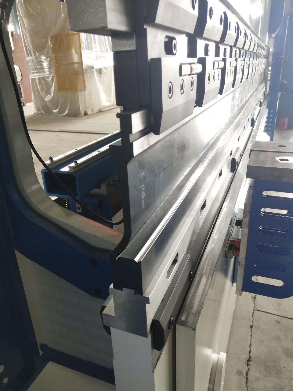 China Metal Hydraulic Press Brake Machine With Reasonable Price Čína Kovový hydraulický ohraňovací stroj s rozumnou cenou