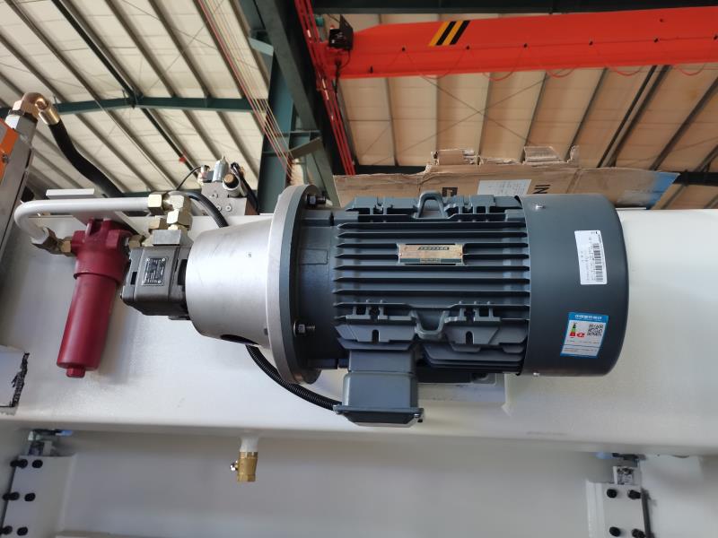 China Metal Hydraulic Press Brake Machine With Reasonable Price Čína Kovový hydraulický ohraňovací stroj s rozumnou cenou