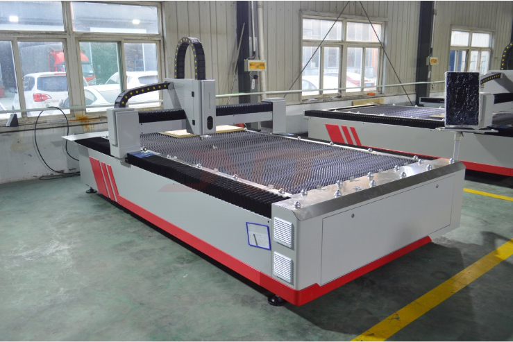 Cnc 2000w Fiber Laser Cutting Machine For Industrial Metal Sheet Cutting Cnc 2000w vláknový laserový rezací stroj na priemyselné rezanie plechov