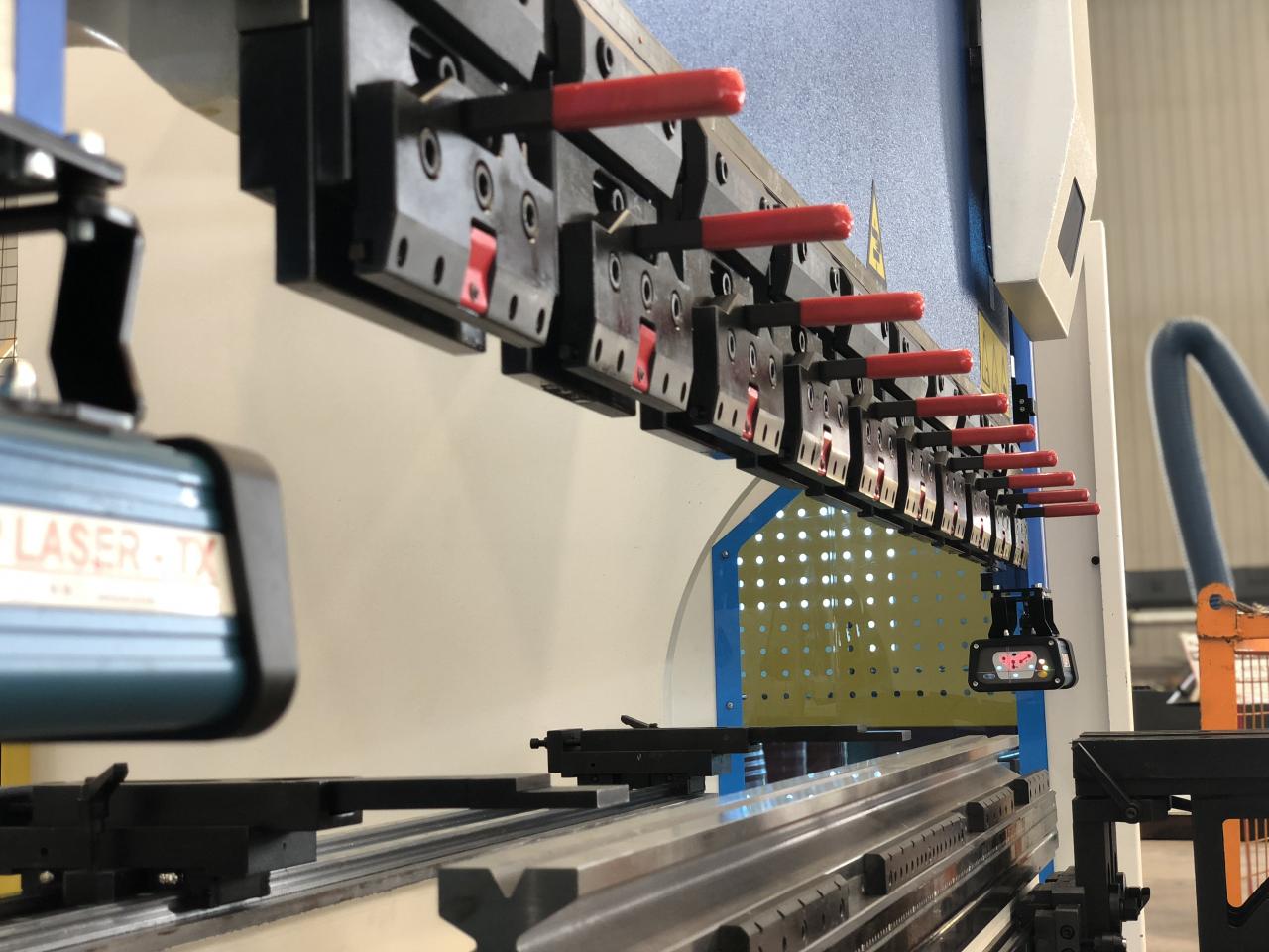 Cnc Hydraulic Bending Machine 160x3200 Press Brake Price CNC Hydraulická ohýbačka 160x3200 Cena ohraňovacieho lisu