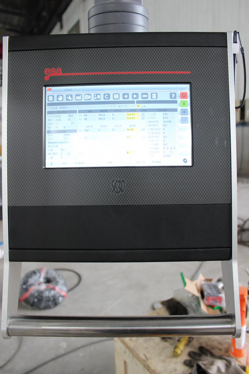 CNC kovový lis na brzdenie