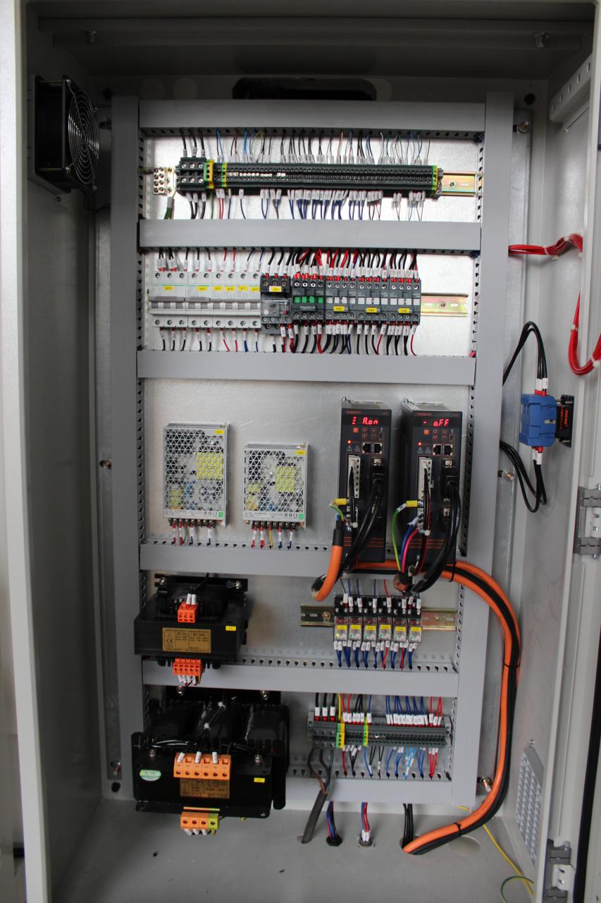 CNC kovový lis na brzdenie