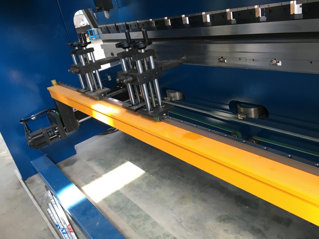 Cnc Servo Press Brake 250t/3.2m 3+1 Axis 3 Meter Sheet Metal Press Brake CNC servo ohraňovací lis 250t/3,2m 3+1 os 3 metrový plechový ohraňovací lis