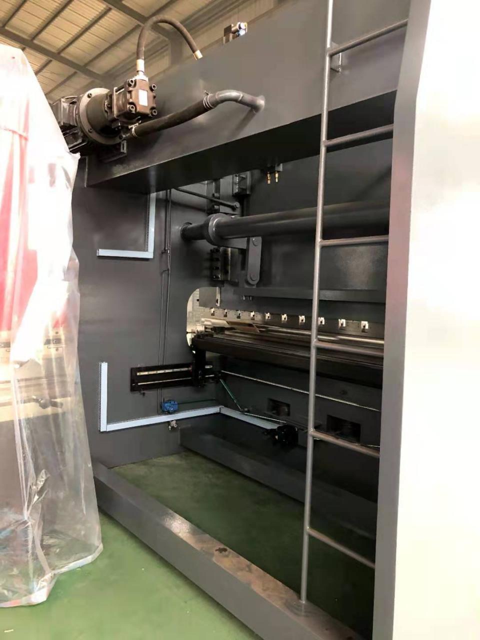 Da53t Cnc System Controller 125t4000 3+1 Axis Cnc Hydraulic Press Brake With Good Quality Da53t CNC systémový ovládač 125t4000 3+1 osový CNC hydraulický ohraňovací lis s dobrou kvalitou