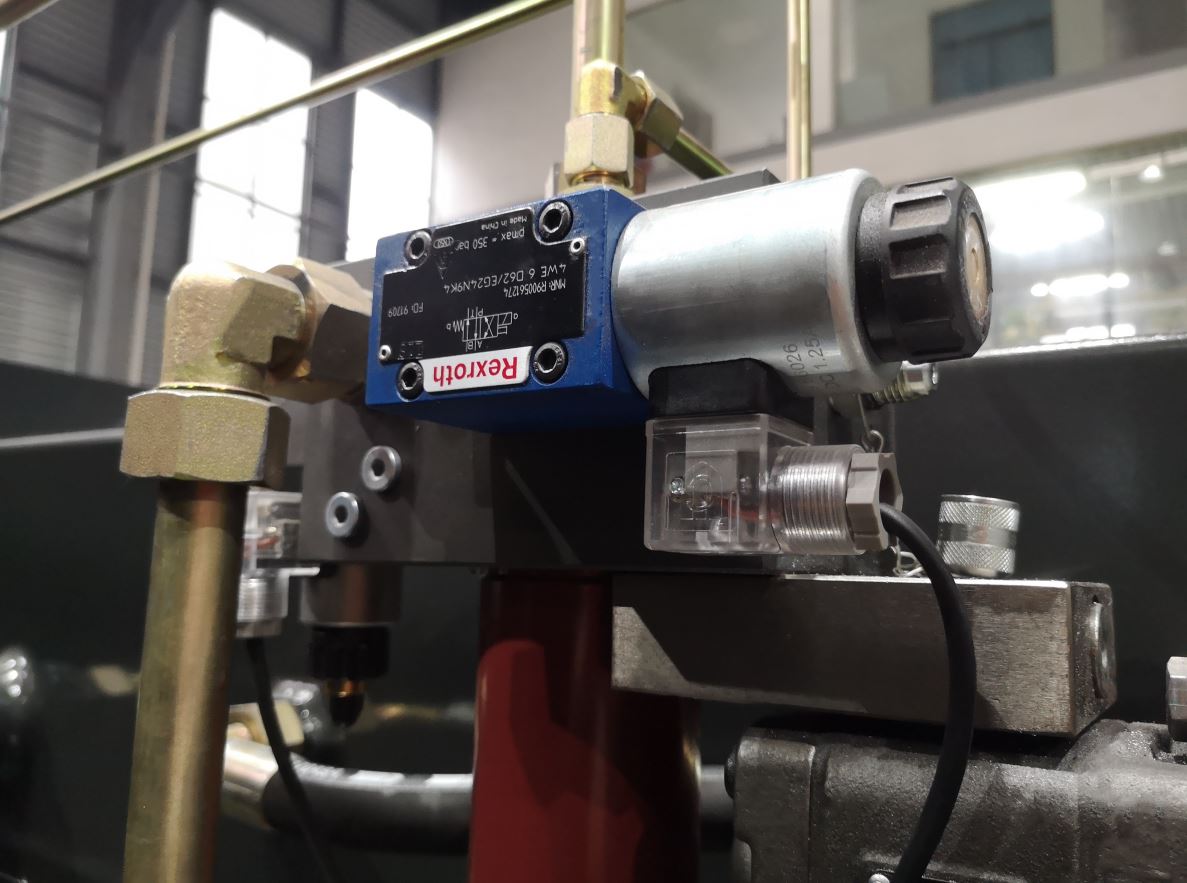 Delem Da66t 125 3+1 4+1 6+1 8+1 Cnc Hydraulic Press Brake For Metal Plate Bending Delem Da66t 125 3+1 4+1 6+1 8+1 CNC hydraulický ohraňovací lis na ohýbanie plechu