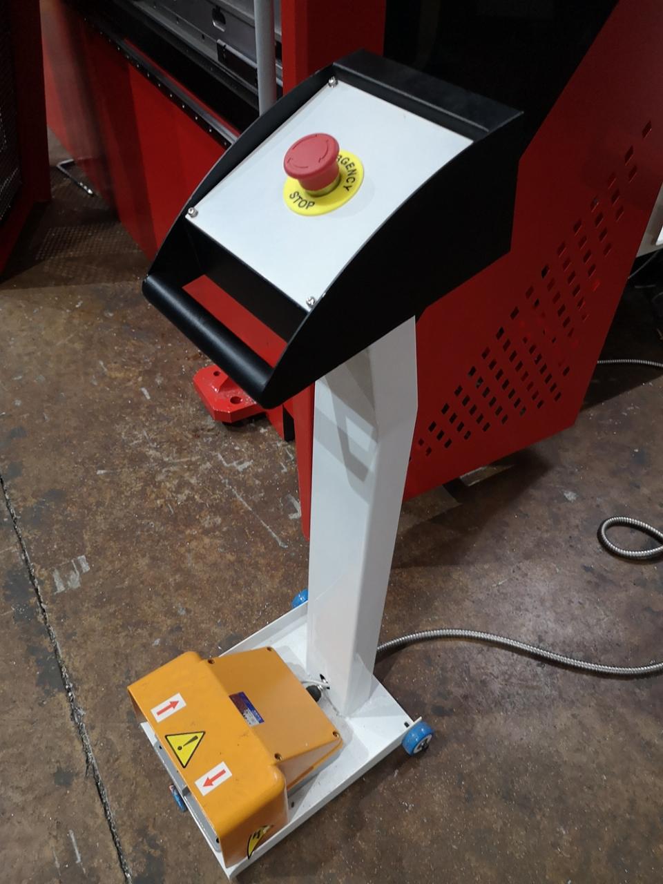 Delem Da66t 125 3+1 4+1 6+1 8+1 Cnc Hydraulic Press Brake For Metal Plate Bending Delem Da66t 125 3+1 4+1 6+1 8+1 CNC hydraulický ohraňovací lis na ohýbanie plechu