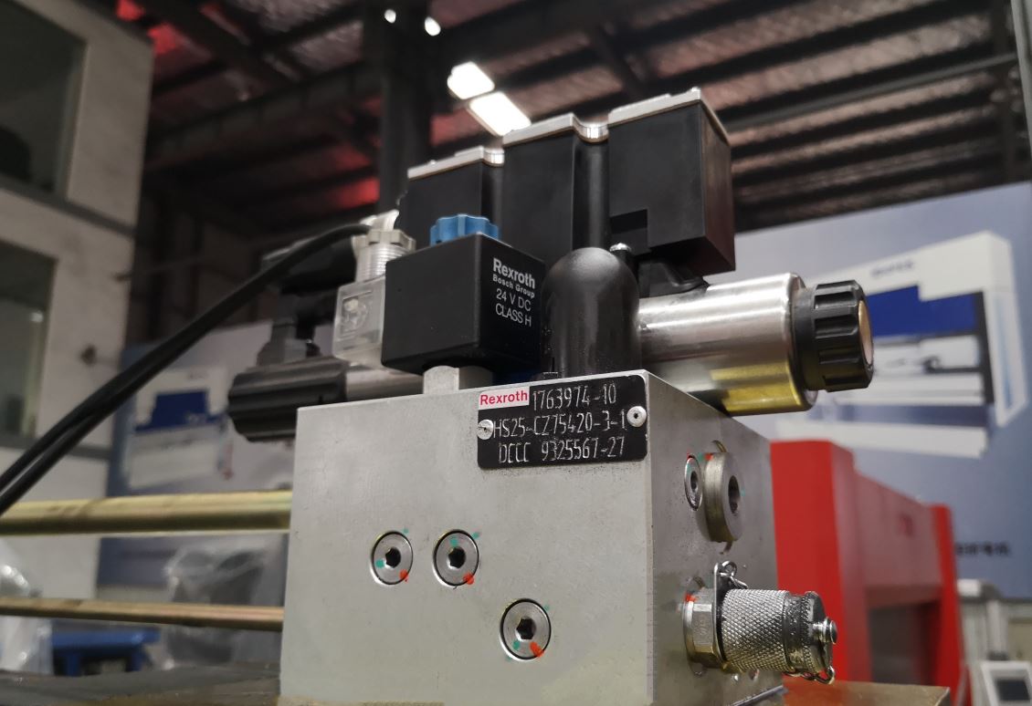 Delem Da66t 125 3+1 4+1 6+1 8+1 Cnc Hydraulic Press Brake For Metal Plate Bending Delem Da66t 125 3+1 4+1 6+1 8+1 CNC hydraulický ohraňovací lis na ohýbanie plechu