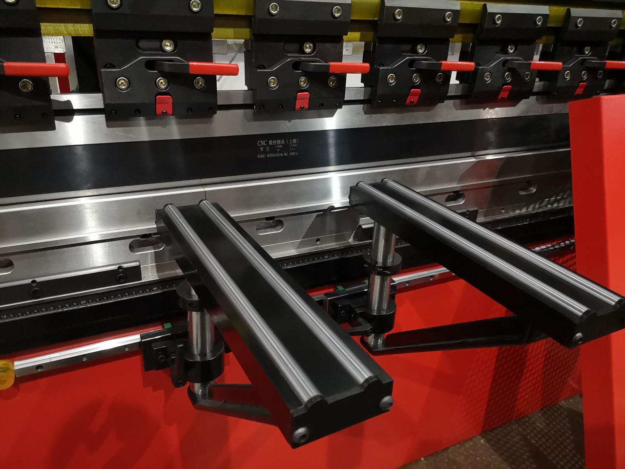 Delem Da66t 125 3+1 4+1 6+1 8+1 Cnc Hydraulic Press Brake For Metal Plate Bending Delem Da66t 125 3+1 4+1 6+1 8+1 CNC hydraulický ohraňovací lis na ohýbanie plechu