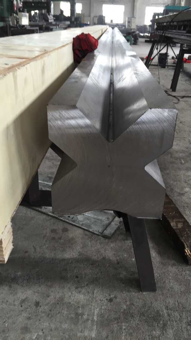 Full Automatic High Power Sheet Bending Machine And Cnc Press Brake Machine Plne automatický stroj na ohýbanie plechov s vysokým výkonom a CNC lis na brzdenie