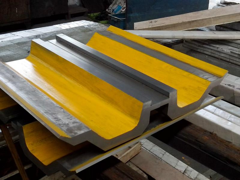 Full Automatic High Power Sheet Bending Machine And Cnc Press Brake Machine Plne automatický stroj na ohýbanie plechov s vysokým výkonom a CNC lis na brzdenie