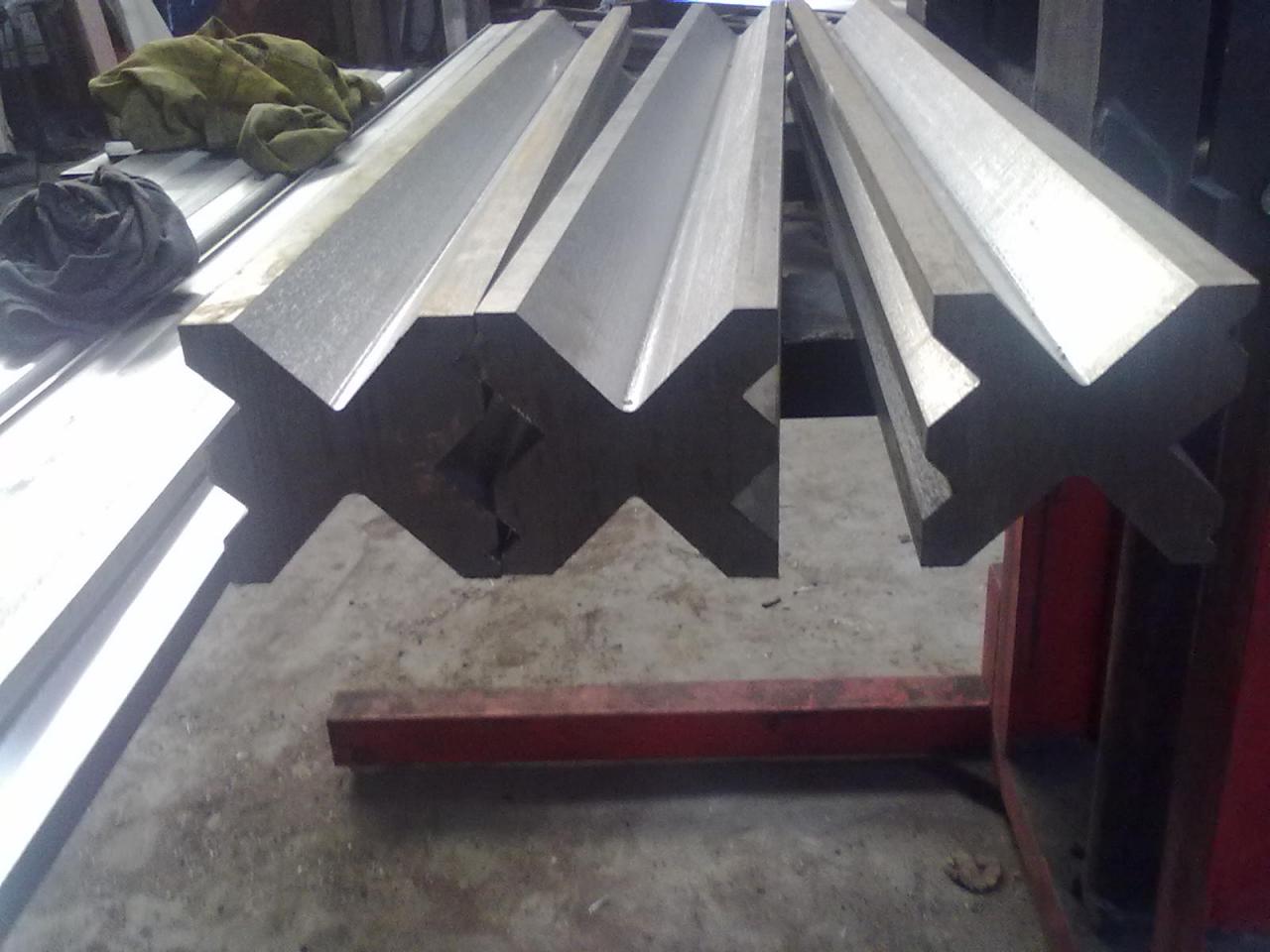 Full Automatic High Power Sheet Bending Machine And Cnc Press Brake Machine Plne automatický stroj na ohýbanie plechov s vysokým výkonom a CNC lis na brzdenie